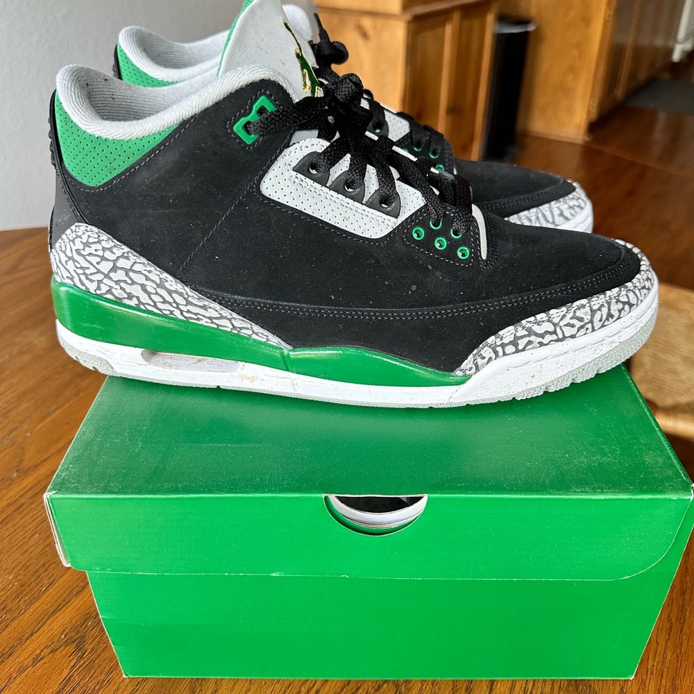 Men’s size 11 Air Jordan 3 retro Nike athletic shoes
